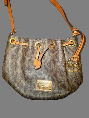 Michael Kors Jules drawstring bucket bag